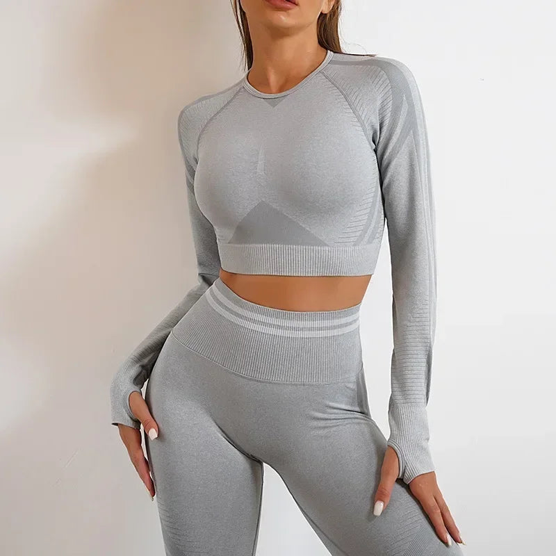 Women's 2-Piece Gym Set - Crop Top & Scrunch Leggings