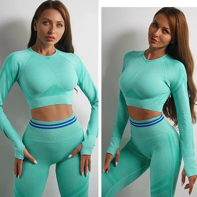 Women's 2-Piece Gym Set - Crop Top & Scrunch Leggings