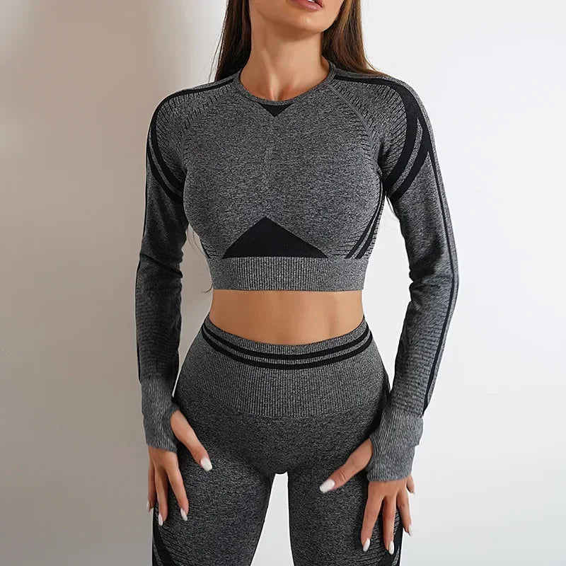 Women's 2-Piece Gym Set - Crop Top & Scrunch Leggings