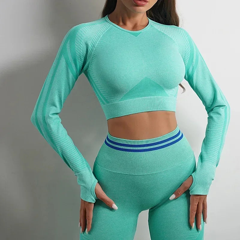 Women's 2-Piece Gym Set - Crop Top & Scrunch Leggings