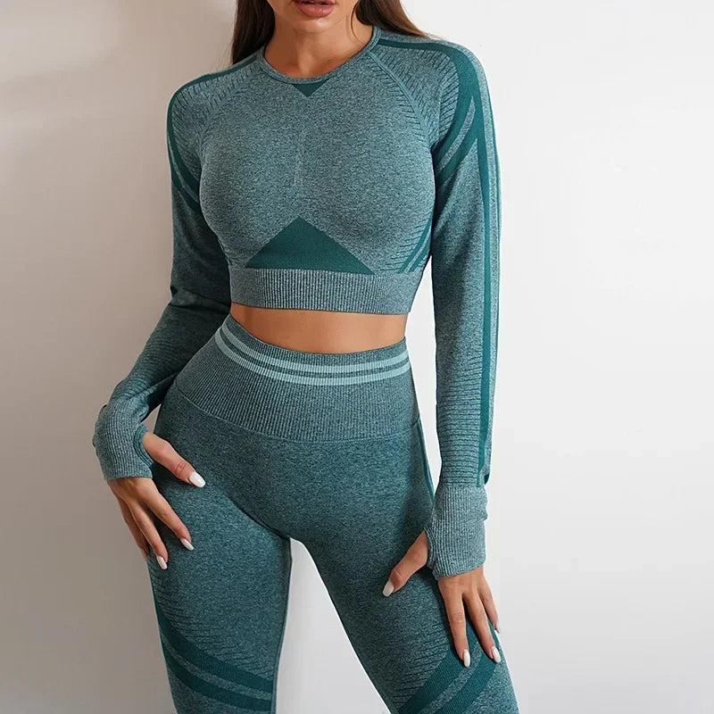 Women's 2-Piece Gym Set - Crop Top & Scrunch Leggings