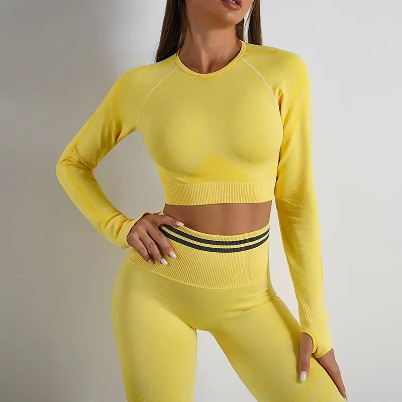 Women's 2-Piece Gym Set - Crop Top & Scrunch Leggings