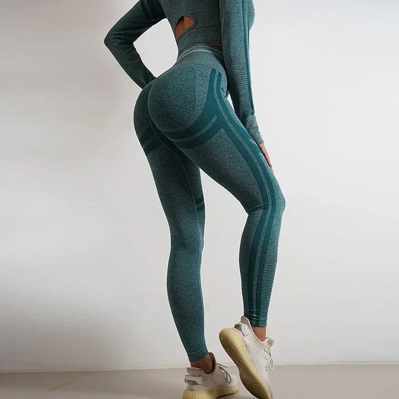 Women's 2-Piece Gym Set - Crop Top & Scrunch Leggings